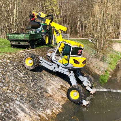 Wasserbau mit Menzi Muck