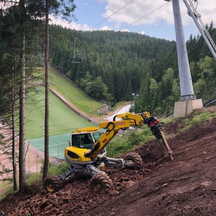Erdbau-Baggerarbeiten mit Menzi Muck