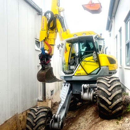 Erdbau-Baggerarbeiten mit Menzi Muck