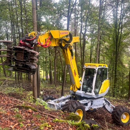 Forstpflege mit Schreitbagger