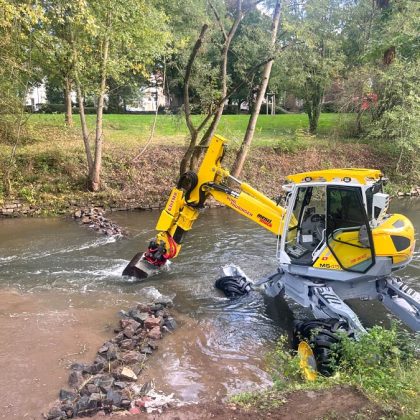 Wasserbau mit Menzi Muck